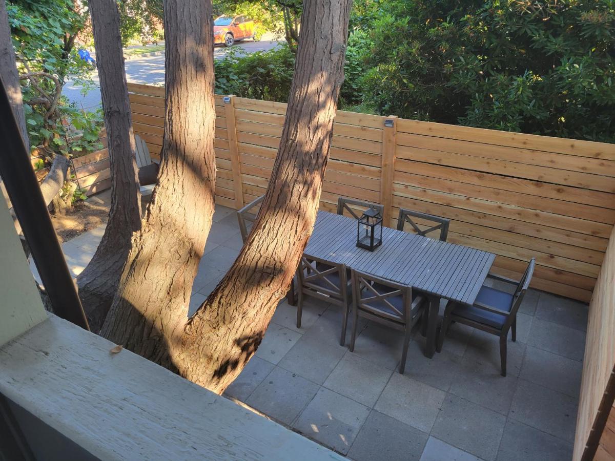 Modern Craftsman Garden Patio In Georgetown Villa Seattle Exterior photo